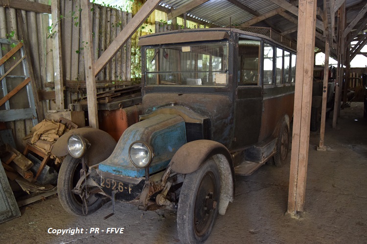 1919 - Renault GQ Car fermé