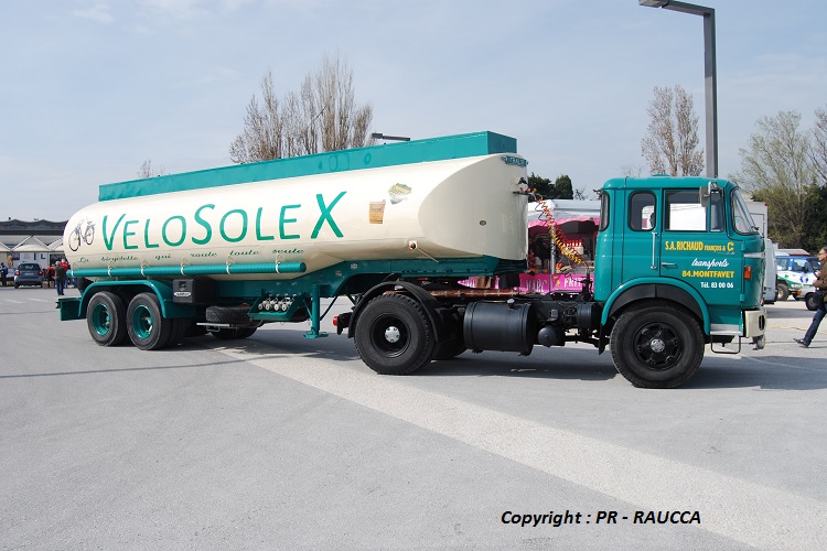 1968 - Berliet TR12 et citerne Velosolex