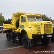 Berliet muni de sa benne chantier