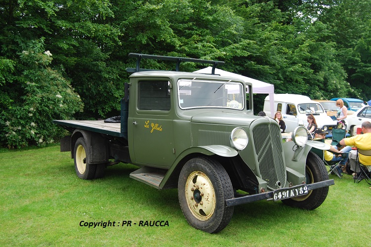 Citroen U23 ailes plates présenté par les Anciennes du CHTI