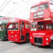 Belle brochette de bus londonniens
