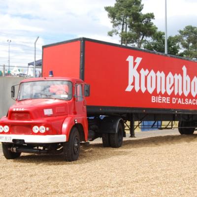 Ensemble routier Unic + remorque Kronenbourg