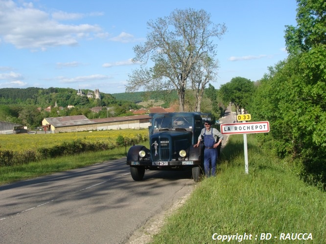 Fier l'ami Bernard aux cotes de son Bahut