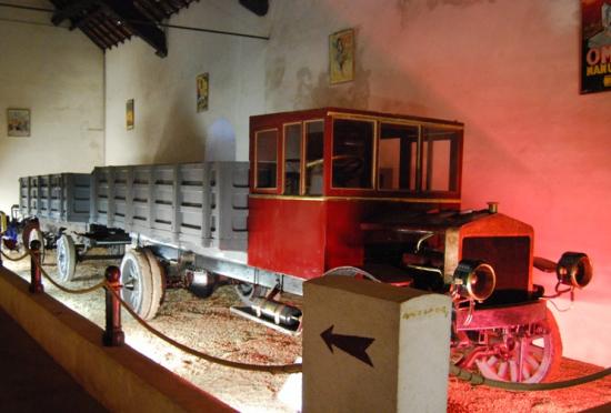 Camion Atlas de 1912 et sa remorque