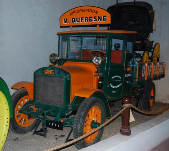 GMC de 1909 utilisé par Maurice Dufresnes pour son activité de démolition/récupération