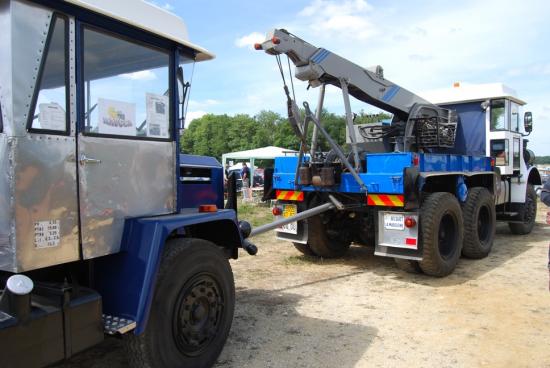 Comme à l'époque : le Mack NO dépanneuse sort le JL20 Becquet d'un mauvais pas