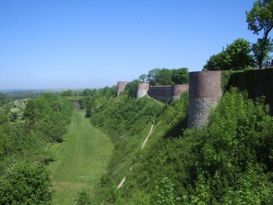 Montreuil sur Mer, les remparts