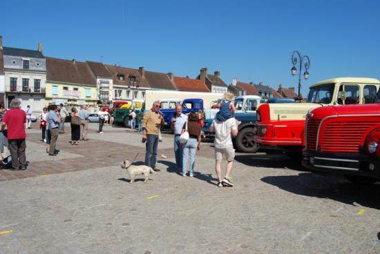 Animation sur la place de Montreuil sur Mer