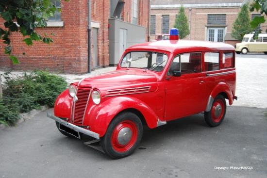 Renault Juvaquatre dauphinoise 1956