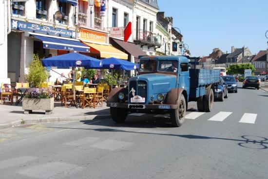 1948 - Berliet GDC6D arrivant à Montreuil sur mer