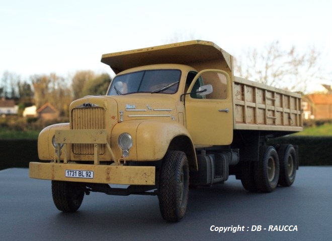 Mack B61 benne chantier