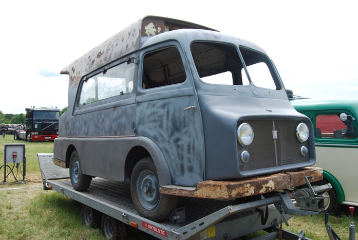 Peugeot D4A Le Bastard pour Leroux 1958 en cours de restauration