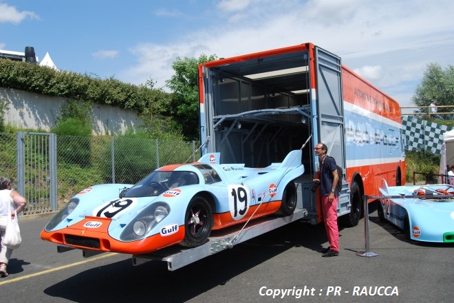 Porsche 917 K et son transporteur Mercedes