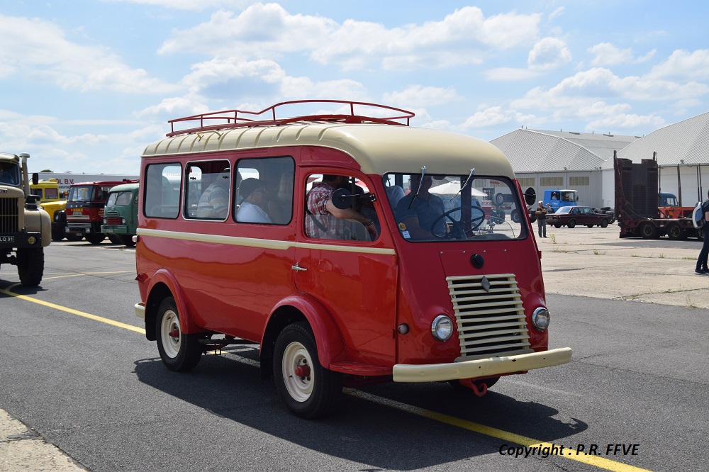 Renault Goelette minibus