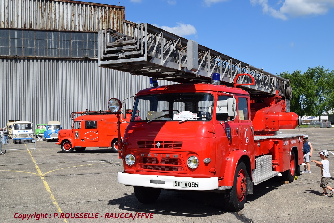 Saviem porte-echelle pompiers