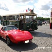 Somua quittant la Concorde pour les Champs Elysées