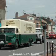 Traversée de village pour le Bernard des transports Honoré