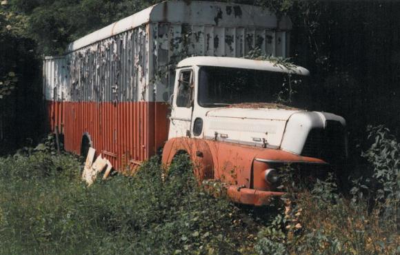 Unic Verdon abandonné dans les champs